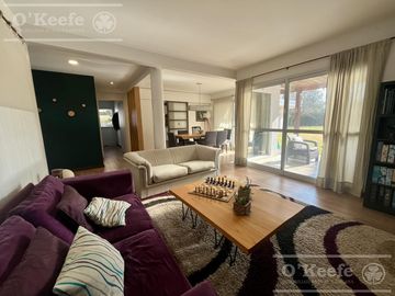 Casa en venta en uno de los Barrios Centrales en Abril C.C, Guillermo Hudson, Berazategui - Apto Credito