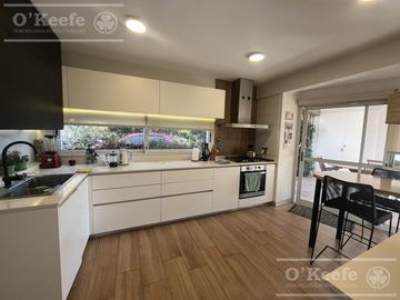 Casa en venta en uno de los Barrios Centrales en Abril C.C, Guillermo Hudson, Berazategui - Apto Credito