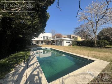 Casa en venta en uno de los Barrios Centrales en Abril C.C, Guillermo Hudson, Berazategui - Apto Credito
