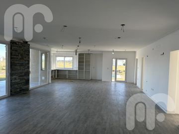 LA ENRIQUETA VENTA CASA EN BARRIO CERRADO