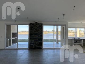 LA ENRIQUETA VENTA CASA EN BARRIO CERRADO
