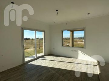 LA ENRIQUETA VENTA CASA EN BARRIO CERRADO