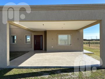 LA ENRIQUETA VENTA CASA EN BARRIO CERRADO
