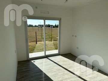 LA ENRIQUETA VENTA CASA EN BARRIO CERRADO
