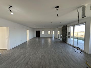 LA ENRIQUETA VENTA CASA EN BARRIO CERRADO