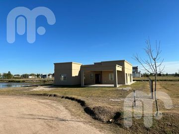 LA ENRIQUETA VENTA CASA EN BARRIO CERRADO
