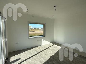 LA ENRIQUETA VENTA CASA EN BARRIO CERRADO