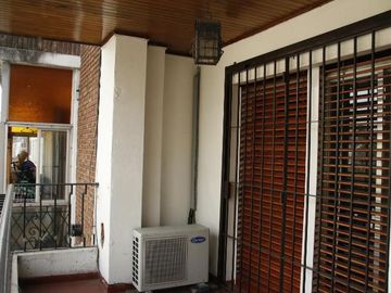 Venta Casa  8 ambientes en Coghlan | jardin | cochera