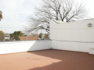 Venta Casa  8 ambientes en Coghlan | jardin | cochera