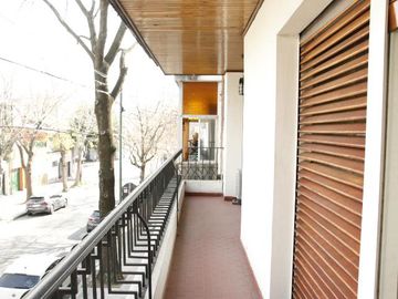 Venta Casa  8 ambientes en Coghlan | jardin | cochera