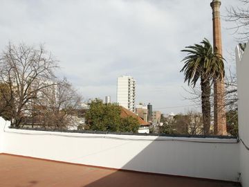 Venta Casa  8 ambientes en Coghlan | jardin | cochera