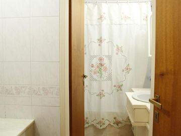 Venta Casa  8 ambientes en Coghlan | jardin | cochera