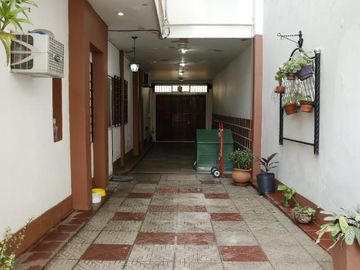 Venta Casa  8 ambientes en Coghlan | jardin | cochera
