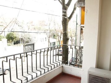 Venta Casa  8 ambientes en Coghlan | jardin | cochera