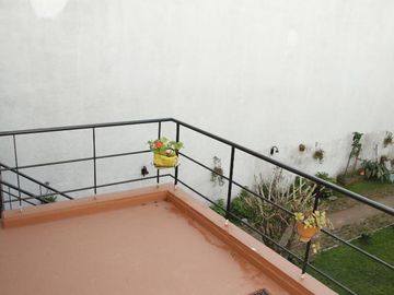 Venta Casa  8 ambientes en Coghlan | jardin | cochera