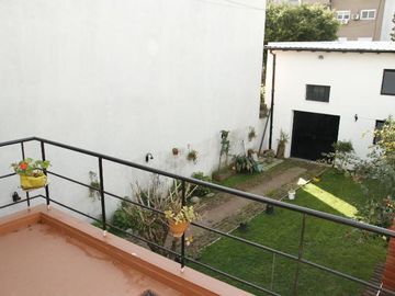 Venta Casa  8 ambientes en Coghlan | jardin | cochera