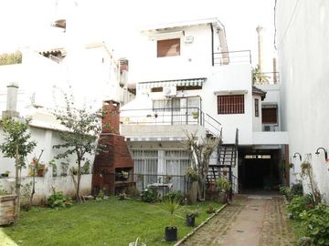 Venta Casa  8 ambientes en Coghlan | jardin | cochera