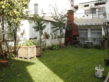 Venta Casa  8 ambientes en Coghlan | jardin | cochera
