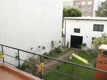 Venta Casa  8 ambientes en Coghlan | jardin | cochera