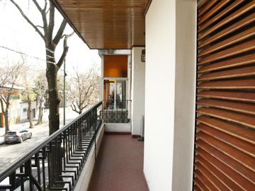 Venta Casa  8 ambientes en Coghlan | jardin | cochera