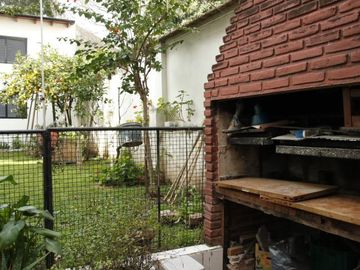 Venta Casa  8 ambientes en Coghlan | jardin | cochera