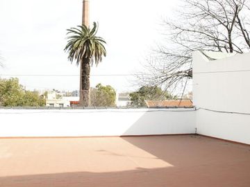 Venta Casa  8 ambientes en Coghlan | jardin | cochera
