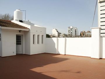 Venta Casa  8 ambientes en Coghlan | jardin | cochera