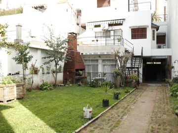 Venta Casa  8 ambientes en Coghlan | jardin | cochera