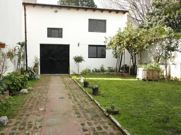 Venta Casa  8 ambientes en Coghlan | jardin | cochera
