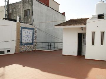 Venta Casa  8 ambientes en Coghlan | jardin | cochera