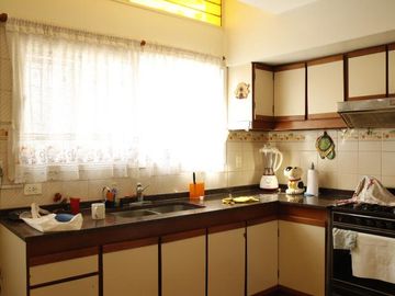 Venta Casa  8 ambientes en Coghlan | jardin | cochera