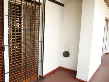 Venta Casa  8 ambientes en Coghlan | jardin | cochera
