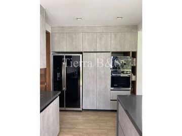 ¡Vive El Confort y el Estilo En Tu Nuevo Hogar! Casa De Ensueño Con Zona Bbq A Solo 40 Minutos De Medellín Por $1.800 Millones