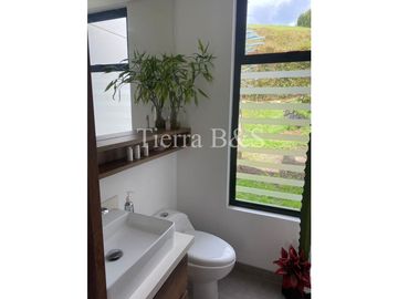 ¡Vive El Confort y el Estilo En Tu Nuevo Hogar! Casa De Ensueño Con Zona Bbq A Solo 40 Minutos De Medellín Por $1.800 Millones