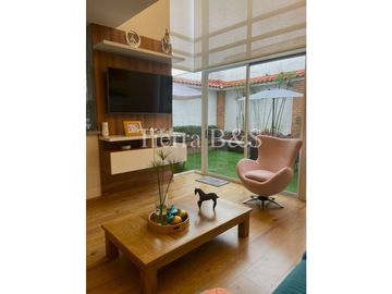 Exclusiva Vivienda Unifamiliar con Jardín, Jacuzzi y Balcón en Conjunto Cerrado
