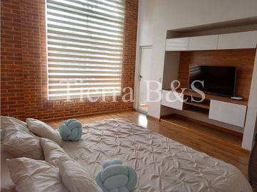 Exclusiva Vivienda Unifamiliar con Jardín, Jacuzzi y Balcón en Conjunto Cerrado