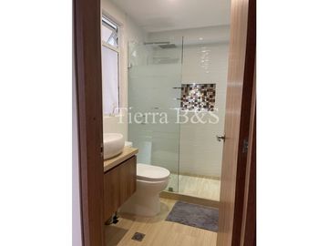 Exclusiva Vivienda Unifamiliar con Jardín, Jacuzzi y Balcón en Conjunto Cerrado
