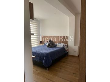 Exclusiva Vivienda Unifamiliar con Jardín, Jacuzzi y Balcón en Conjunto Cerrado