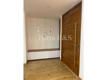 Exclusiva Vivienda Unifamiliar con Jardín, Jacuzzi y Balcón en Conjunto Cerrado