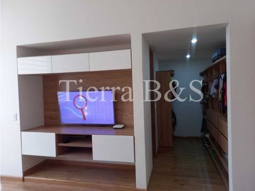 Exclusiva Vivienda Unifamiliar con Jardín, Jacuzzi y Balcón en Conjunto Cerrado