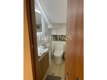 Exclusiva Vivienda Unifamiliar con Jardín, Jacuzzi y Balcón en Conjunto Cerrado