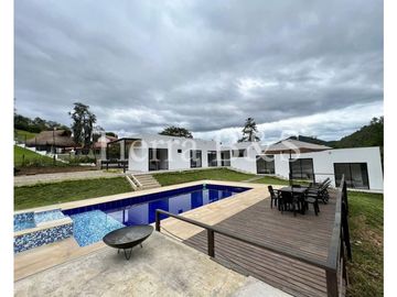 Tu Oasis Privado: Finca de Ensueño con Piscina y rea BBQ por $1.050 Millones