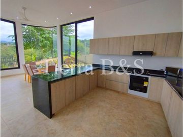 ¡Estrena Tu Paraíso Sostenible: Energía Solar, Piscina y Vista Espectacular por $1.500 Millones!