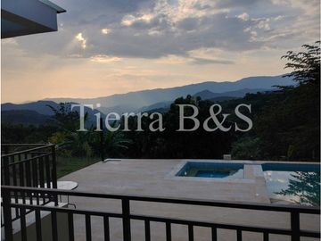¡Estrena Tu Paraíso Sostenible: Energía Solar, Piscina y Vista Espectacular por $1.500 Millones!