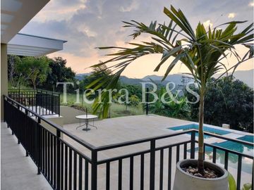 ¡Estrena Tu Paraíso Sostenible: Energía Solar, Piscina y Vista Espectacular por $1.500 Millones!