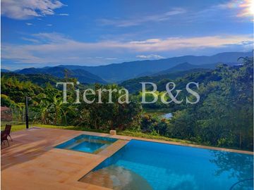 ¡Estrena Tu Paraíso Sostenible: Energía Solar, Piscina y Vista Espectacular por $1.500 Millones!