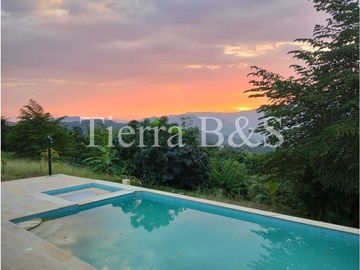 ¡Estrena Tu Paraíso Sostenible: Energía Solar, Piscina y Vista Espectacular por $1.500 Millones!