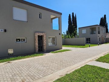 Venta Casa 2 dormitorios Estrenar Funes Centro