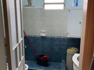 Chalet sobre dos lotes a 1/2 cuadra de Av Hipolito Yrigoyen!