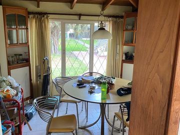 Chalet sobre dos lotes a 1/2 cuadra de Av Hipolito Yrigoyen!
